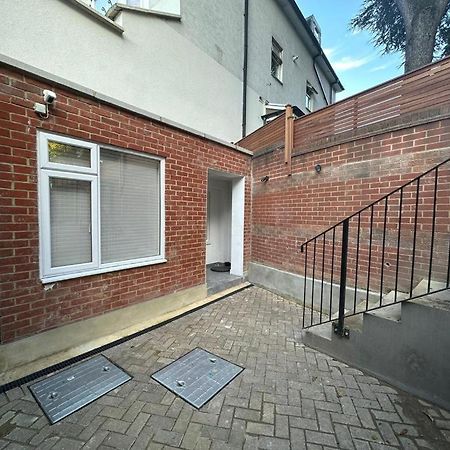 Two Bedroom House In Kilburn Лондон Екстериор снимка