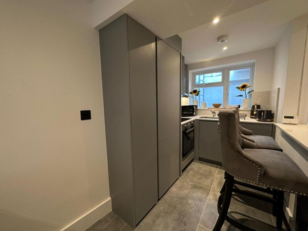 Two Bedroom House In Kilburn Лондон Екстериор снимка