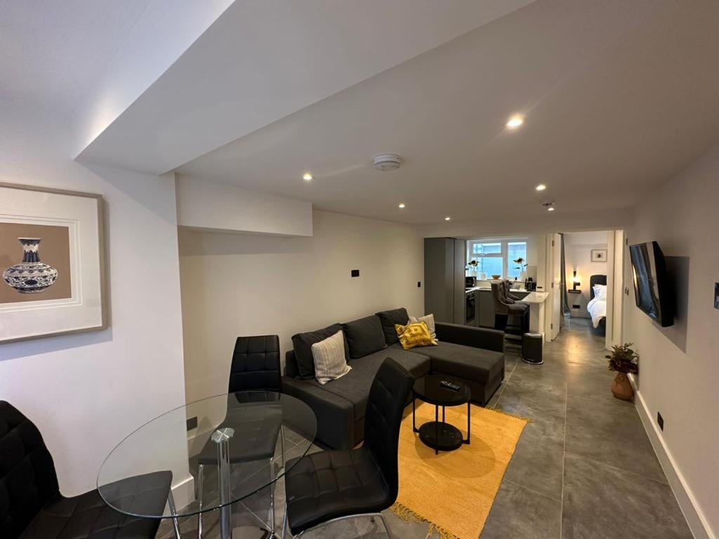 Two Bedroom House In Kilburn Лондон Екстериор снимка