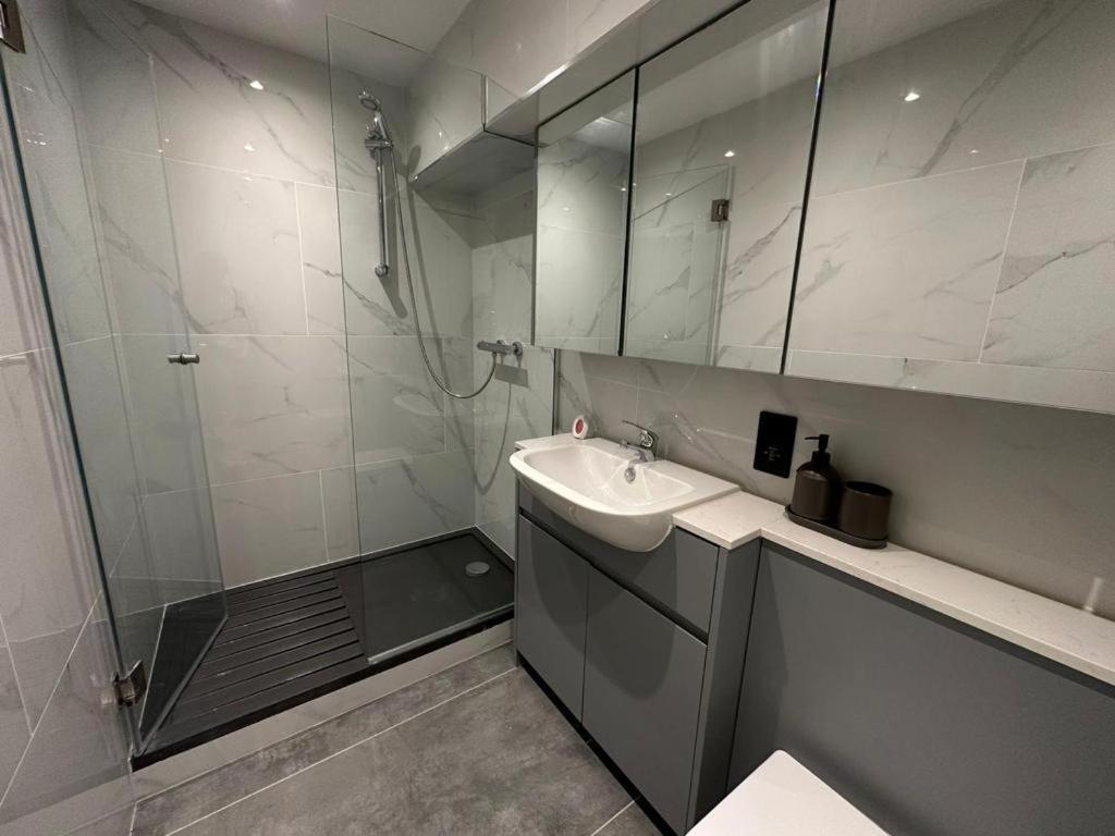 Two Bedroom House In Kilburn Лондон Екстериор снимка